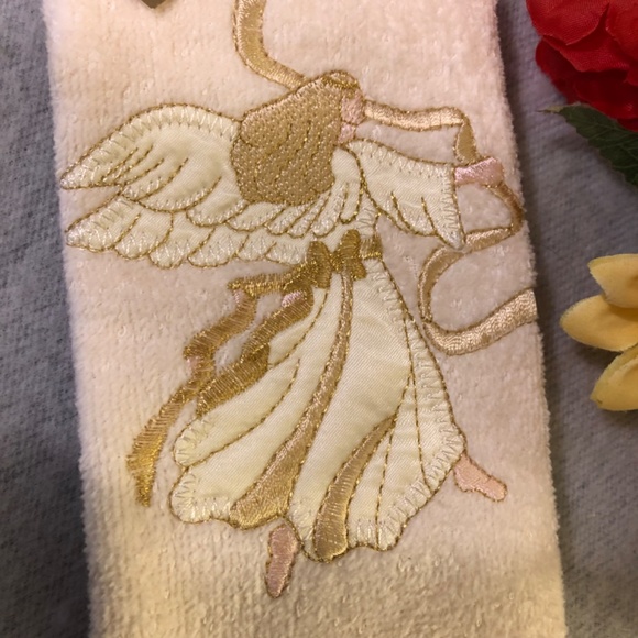 NWT - Set of Three Embroidered Christmas Hand Towels - Picture 13 of 16